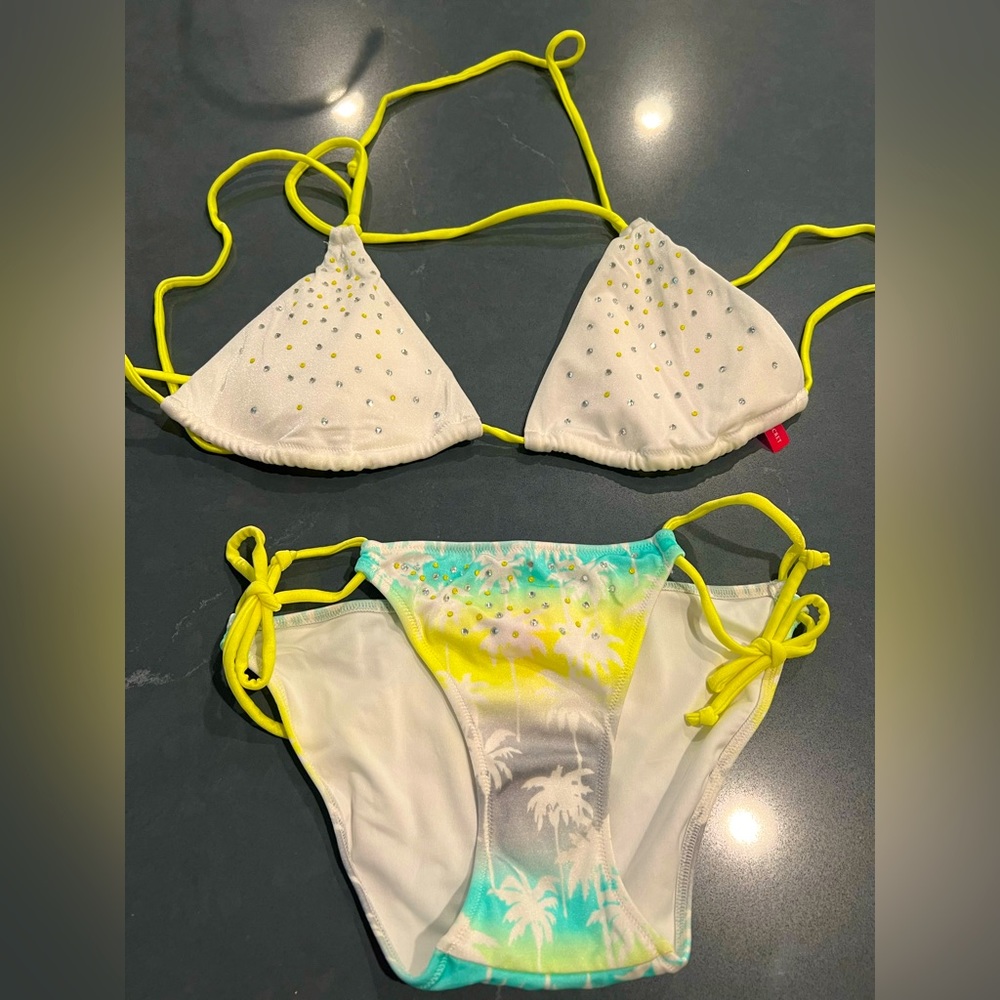 NWOT! Victoria’s Secret String Bikini Bottoms